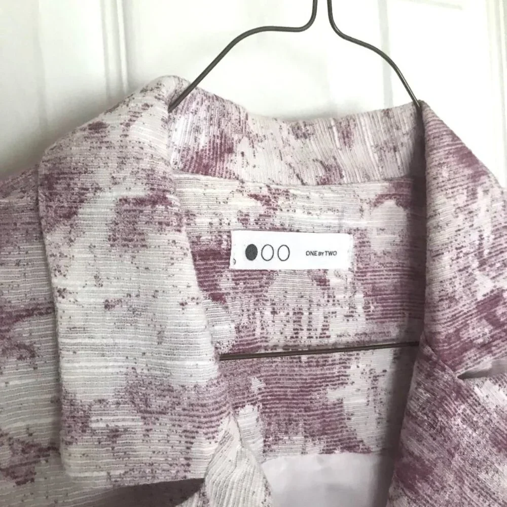Cute Sleeveless Double Breasted Abstract Floral Vest in White and Purple - Picture 12 of 13